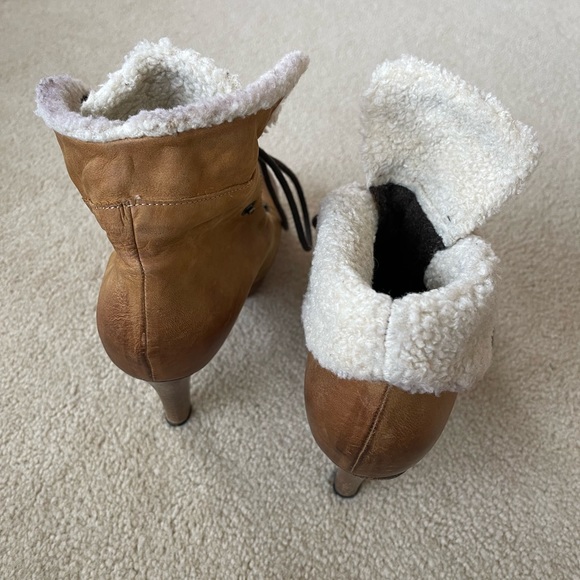 Sherpa Lines Leather Booties - Picture 9 of 11